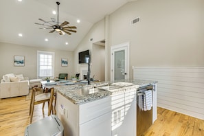 House (3 Bedrooms) | Interior