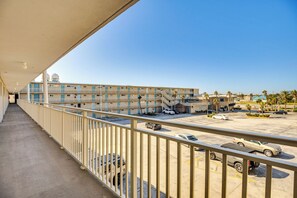 Apartment (0 Bedroom) | Interior