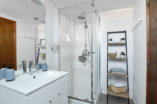 Shower, hair dryer, towels