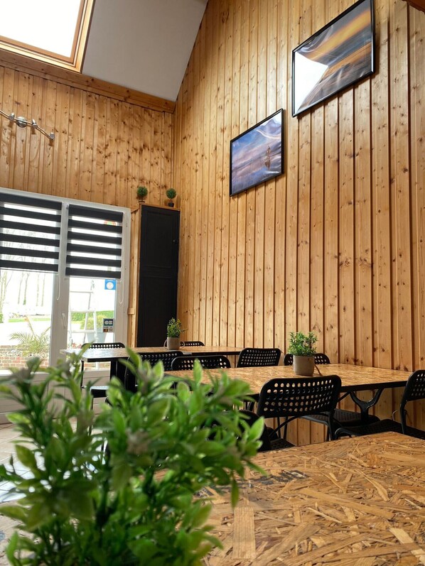 Dining - Bed and Breakfast 'À La Ferme' with Shared Terrace and Wi-Fi (Forest-Montiers)