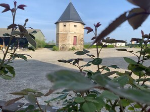 Property grounds - Bed and Breakfast 'À La Ferme' with Shared Terrace and Wi-Fi (Forest-Montiers)