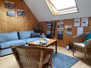 Interior - Bed and Breakfast 'À La Ferme' with Shared Terrace and Wi-Fi (Forest-Montiers)