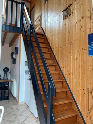 Interior - Bed and Breakfast 'À La Ferme' with Shared Terrace and Wi-Fi (Forest-Montiers)