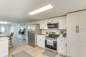 Interior - 3 Mi to Apollo Beach Preserve: Family Retreat! (Apollo Beach)