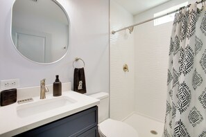 House (2 Bedrooms) | Interior - Sunny Fort Myers Home: Golf, Shop & Relax! (Fort Myers)