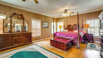 House (6 Bedrooms) | Interior