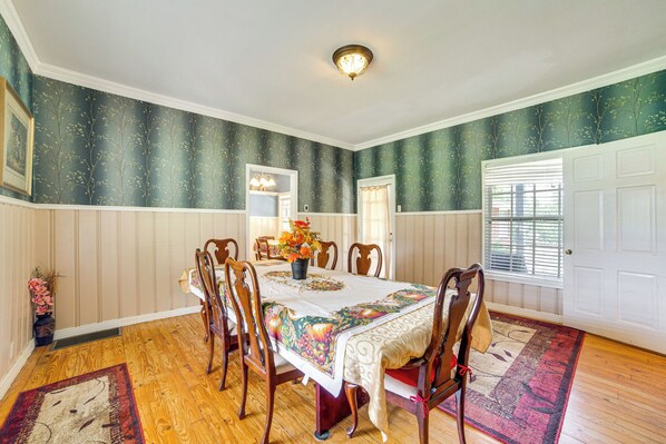 House (6 Bedrooms) | Interior - 10 Mi to Lake Palestine: South Tyler Location! (Flint)