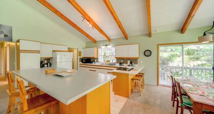 Private Hot Tub & Deck: Tranquil Volcano Hideaway!