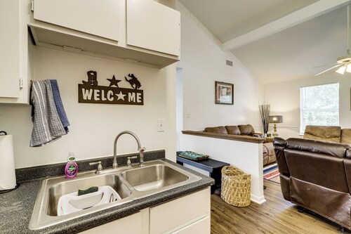 1 Mi to Downtown & Shopping: Quiet Brenham Home