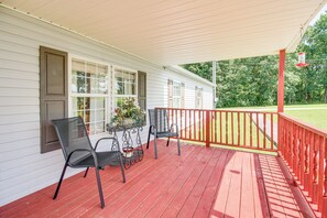 Interior - Large Private Yard: Home 16 Mi to Fall Creek Falls (Spencer)