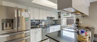 Townhome 10 Mi to Wpafb & Dayton!
