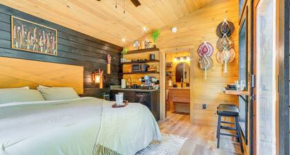 11 Mi to Lake Pend Oreille: Wooded Cabin Escape!