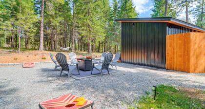 11 Mi to Lake Pend Oreille: Wooded Cabin Escape!