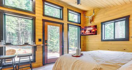 11 Mi to Lake Pend Oreille: Wooded Cabin Escape!
