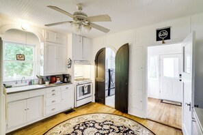 House (5 Bedrooms) | Interior