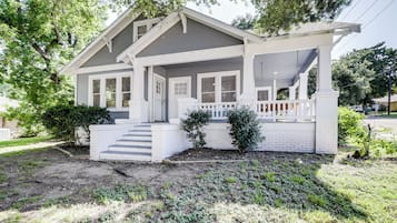 House (5 Bedrooms) | Front of property
