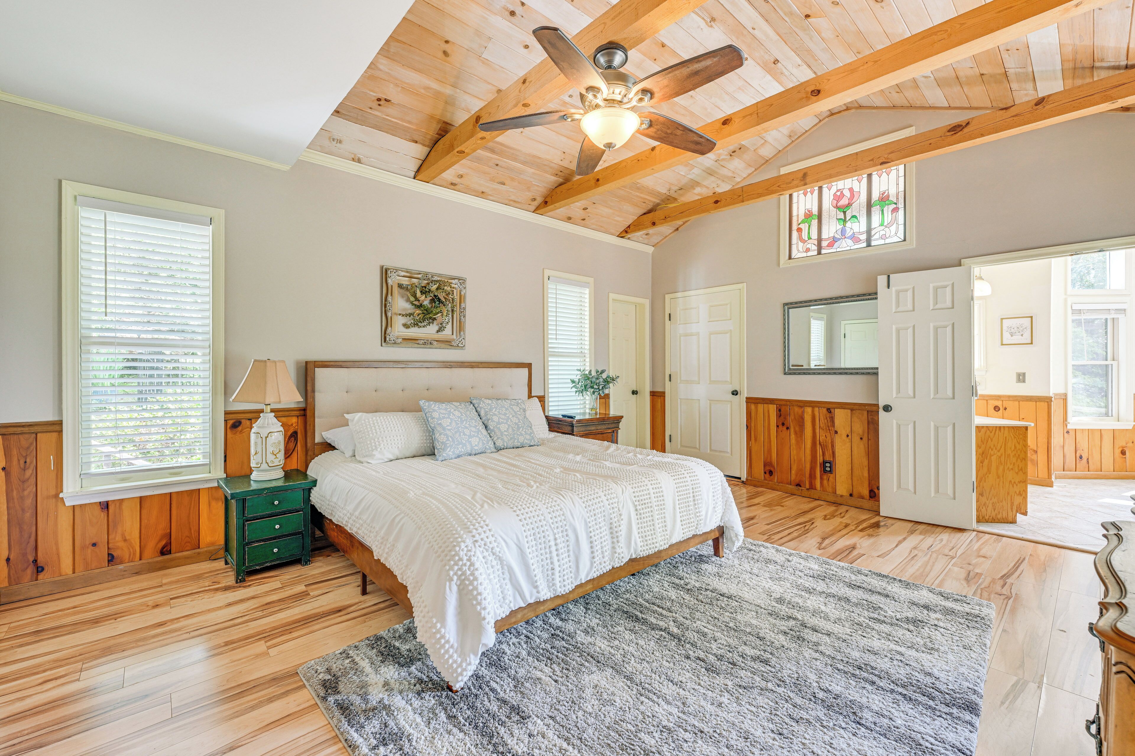 House (6 Bedrooms) | Interior
