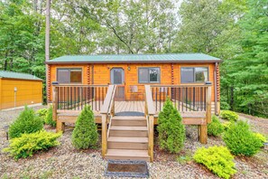 Interior - 15 Mi to Blue Ridge: Forested Cabin w/ Decks! (Blairsville)