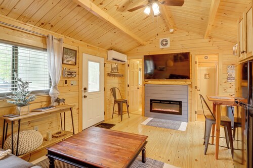 15 Mi to Blue Ridge: Forested Cabin w/ Decks!