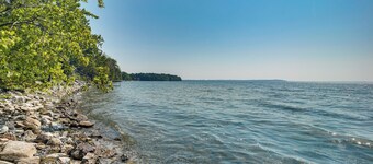 Grill Out, Play Pool: Huge Home on Lake Champlain!
