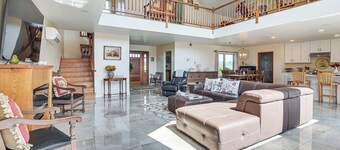Grill Out, Play Pool: Huge Home on Lake Champlain!