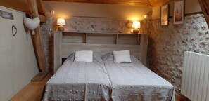 5 bedrooms, iron/ironing board, WiFi