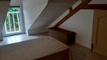 5 bedrooms, iron/ironing board, WiFi