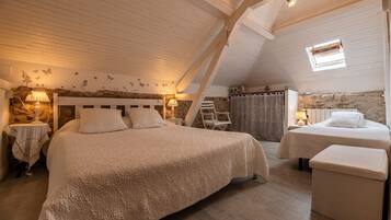 5 bedrooms, iron/ironing board, WiFi