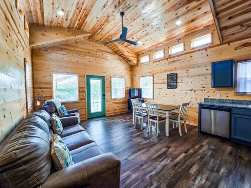 Lakefront Cabin at Belle Starr Marina