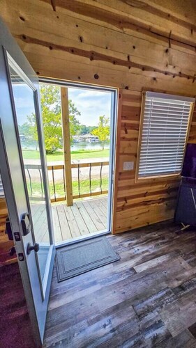 Lakefront Bungalow at Belle Starr Marina