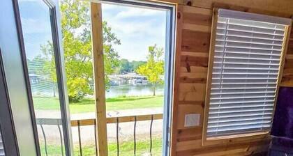 Lakefront Bungalow at Belle Starr Marina