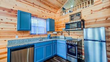 Køleskab, mikrobølgeovn, ovn, kogeplade