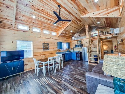 Lakefront Cabin | The Pearl | Belle Starr Marina