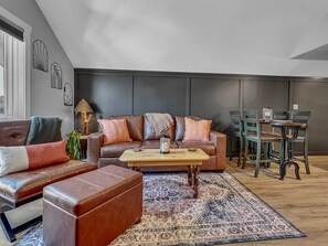TV, fireplace, offices - 384 Creekside walk to landing, convention center (Branson)