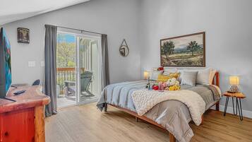 1 slaapkamer, een bureau, een strijkplank/strijkijzer, wifi