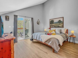 1 bedroom, desk, iron/ironing board, WiFi