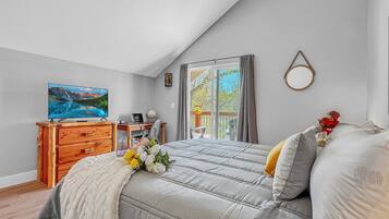 1 bedroom, desk, iron/ironing board, WiFi