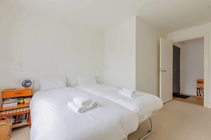 1 slaapkamer, een strijkplank/strijkijzer, wifi, beddengoed