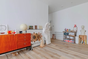 Interior - 1BD Flat with Direct City Access, Finsbury Park (Greater London)