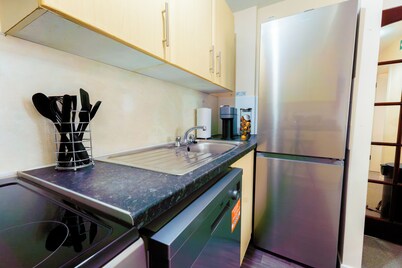 Lovely & Bright 2-Bed Apartment