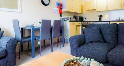 Lovely & Bright 2-Bed Apartment