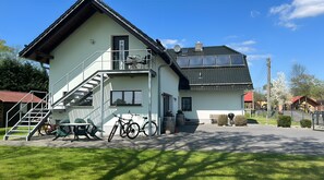 Exterior - Apartment 'Ferienwohnung Spreewald' with Private Terrace, Shared Garden and Wi-Fi (Schlepzig)