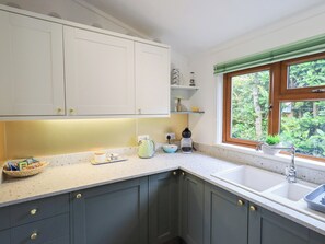 Cookware/dishes/utensils