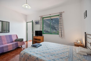 1 bedroom, WiFi, bed sheets
