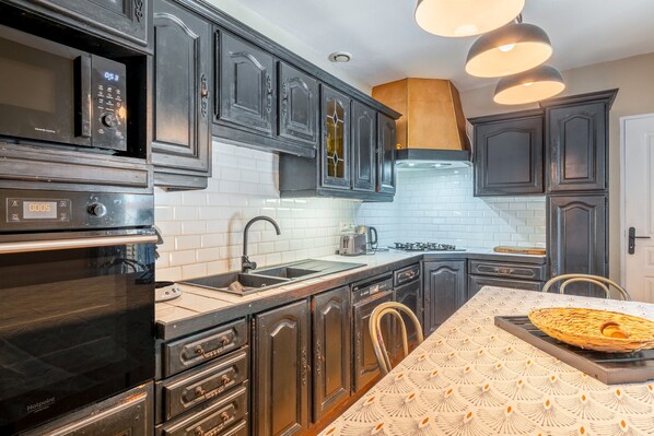 Microwave, oven, stovetop, dishwasher