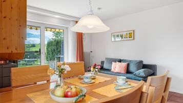 TV, DVD-spiller, bordtennis og stereoanlegg