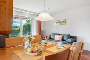 TV, DVD player, table tennis, stereo