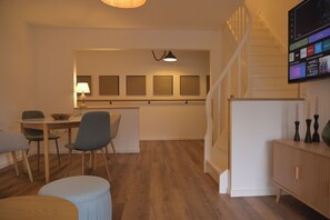 Dining - Excl. for wheelchair users & walking impaired (also assistance dog) on the dyke & dog beach! (Otterndorf)