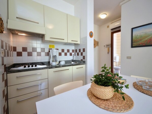 Fridge, microwave, stovetop, coffee/tea maker