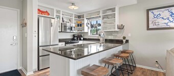 Indian Pointe Lake View Pets!